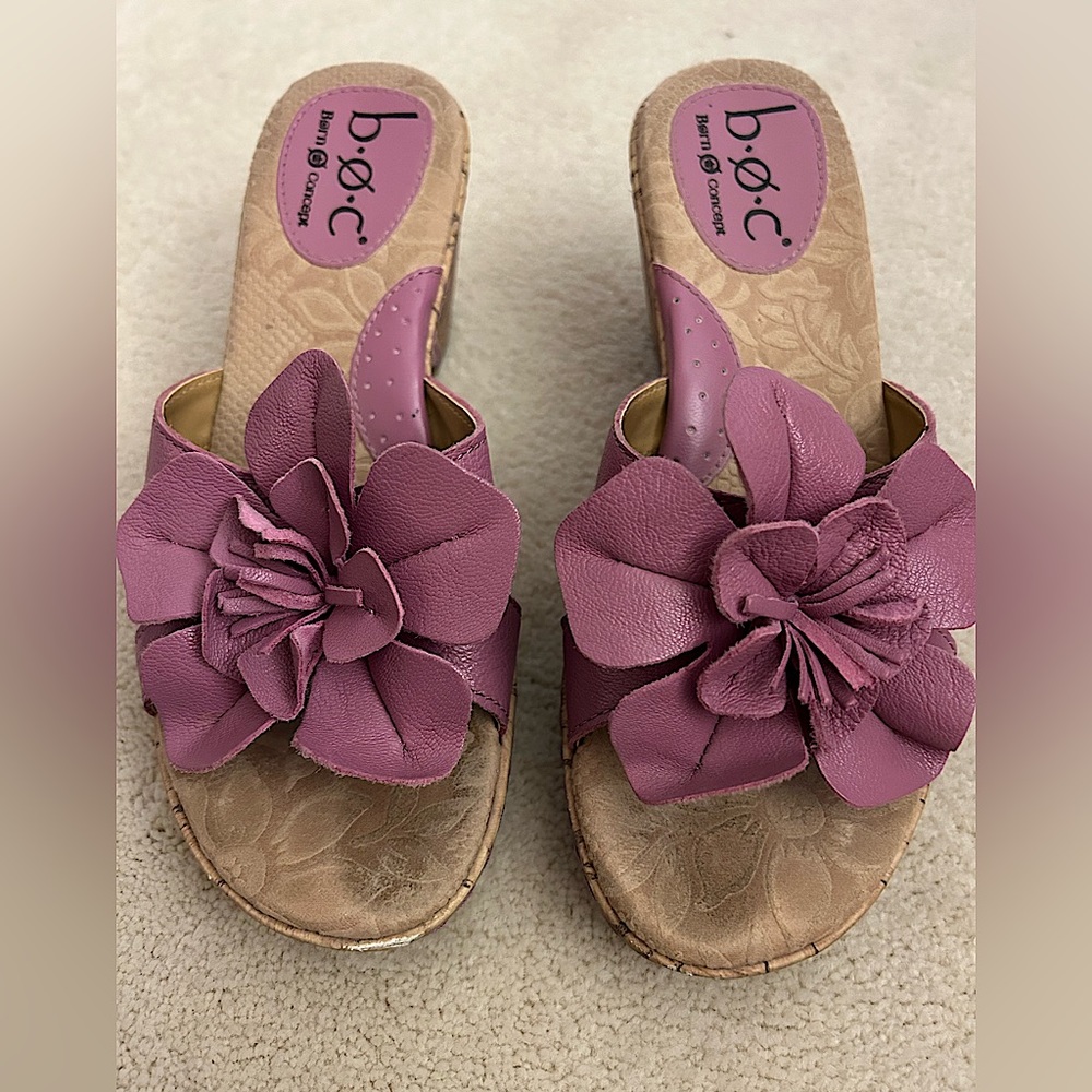 B.O.C slide sandal in size 6